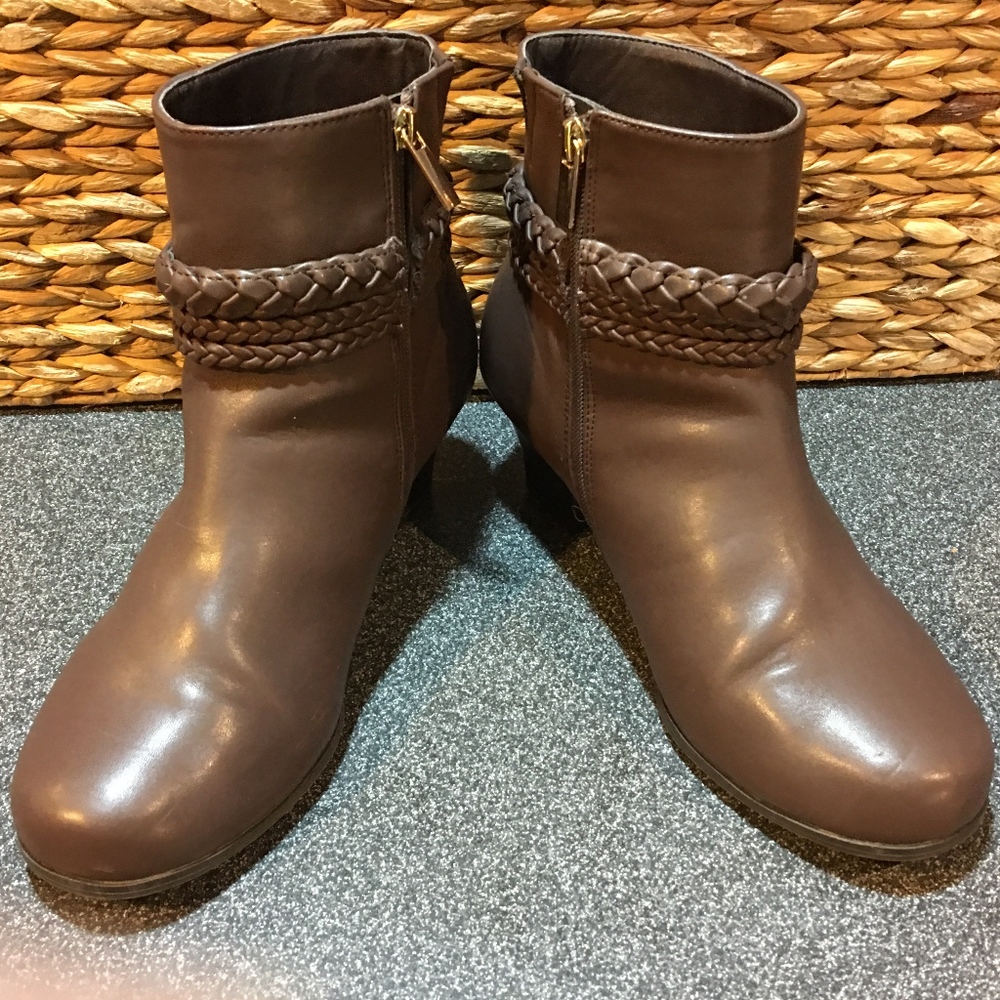 Comfortview “Presley”Brown Ankle Boots